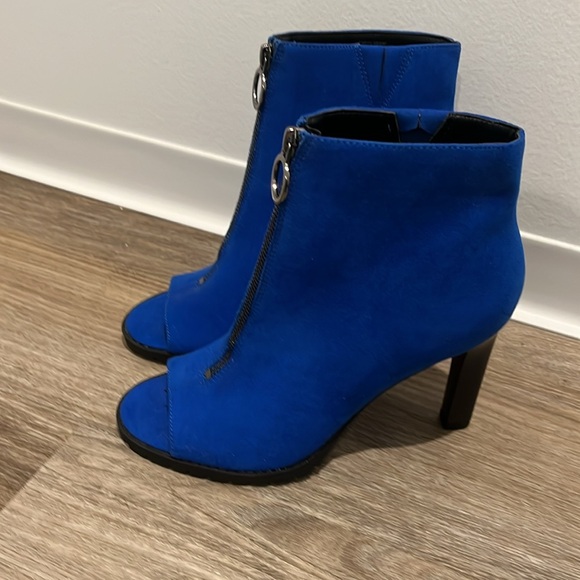 Bar III peep toe blue heels with zipper - Picture 2 of 3